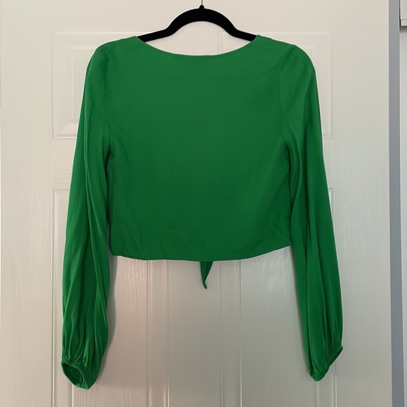 ✨3/$20 FOREVER21 Green Front-Tie Crop Top - Picture 2 of 3